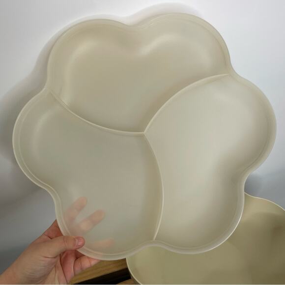 Tupperware chip and dip floral bowl beige 1.5 Gallon - Picture 7 of 16